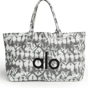 🔥NWT Alo Yoga Gym Bag/Large Shopper Tote Grey Tiedye🔥
